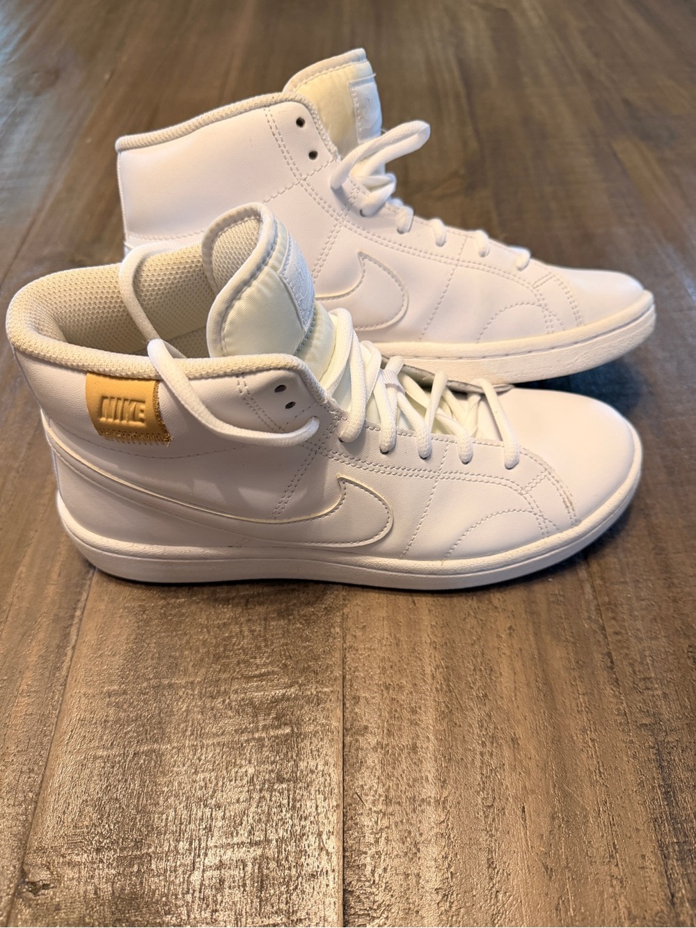 Nike Women's Court Royale 2 Mid Leather Athletic Size 7 CT1725-100 White